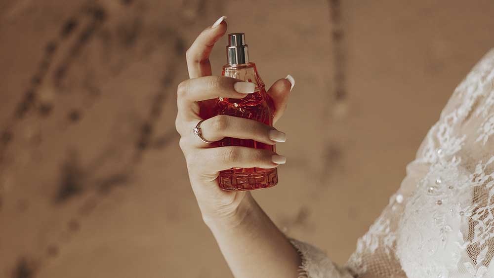 Como deixar rastro de perfume?