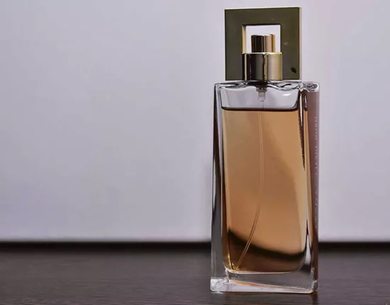 Qual é o perfume que dura 24 horas?